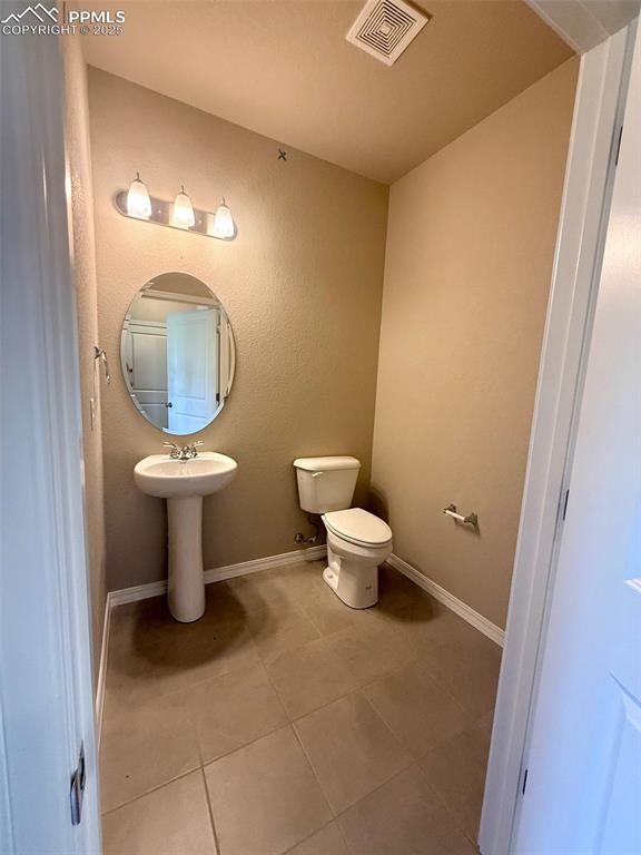 Image 7 of 19: Bathroom