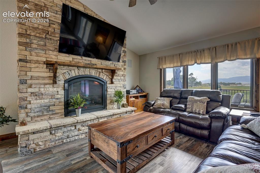 Image 14 of 42: Living Room
