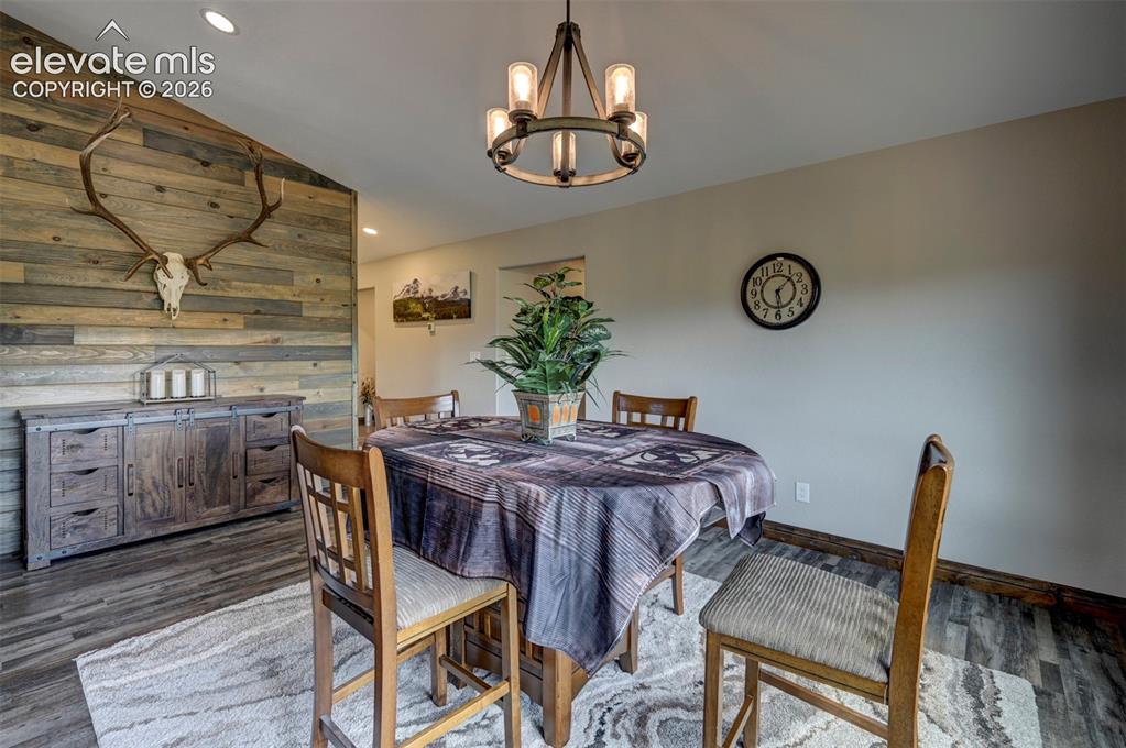 Image 15 of 42: Dining Area