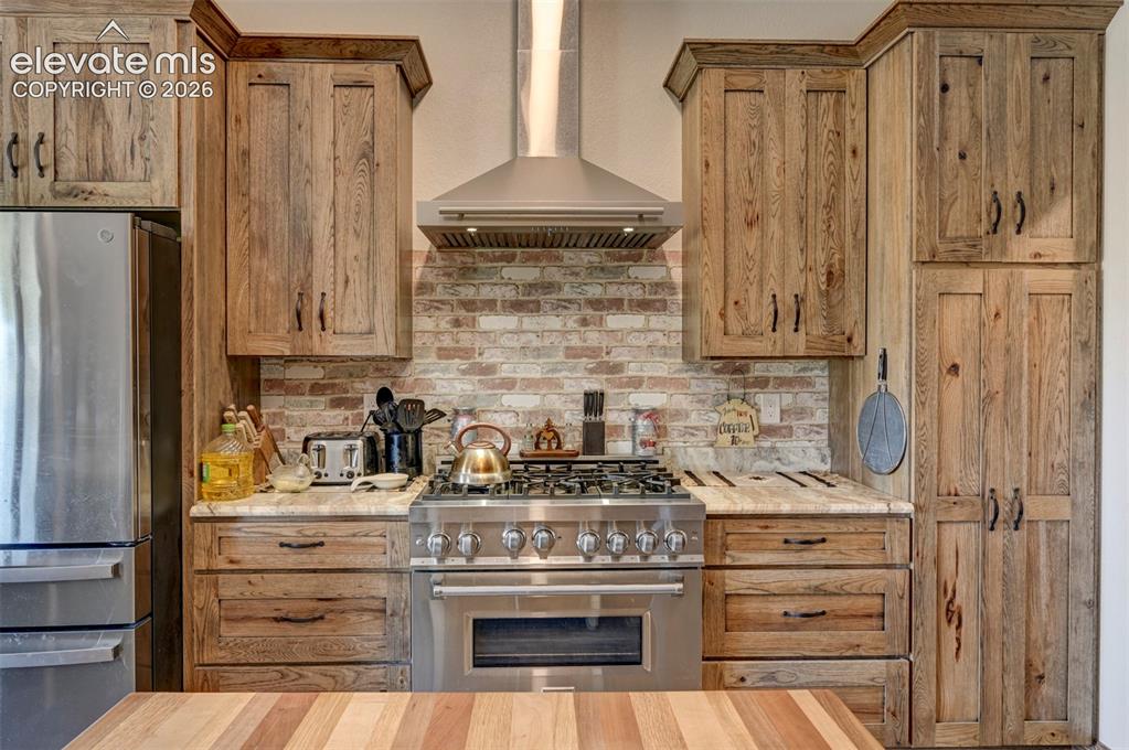 Image 8 of 42: Kitchen
