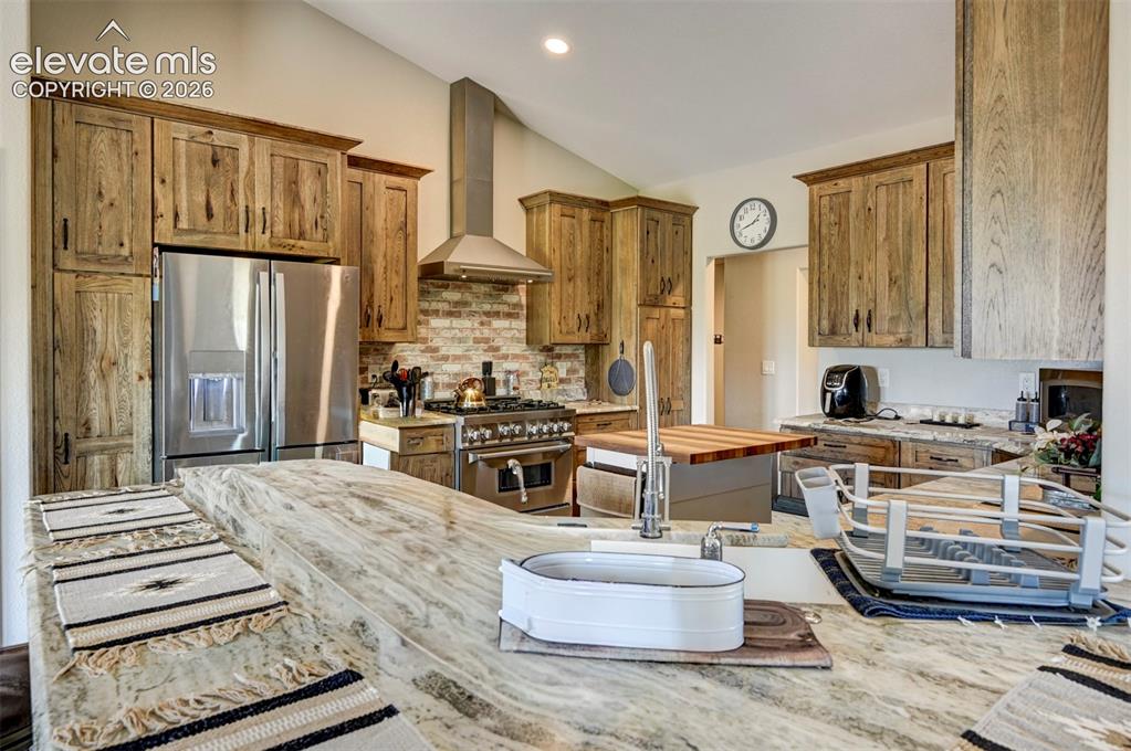 Image 9 of 42: Kitchen
