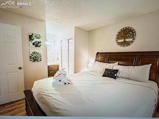 Image 14 of 21: Bedroom