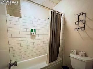 Image 16 of 21: Bathroom