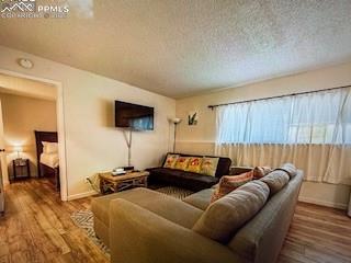 Image 2 of 21: Living Room