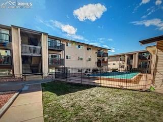 Image 20 of 21: Pool