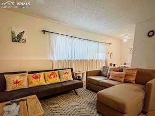 Image 3 of 21: Living Room