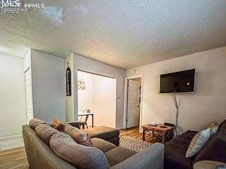 Image 6 of 21: Living Room