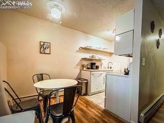 Image 7 of 21: Dining Area