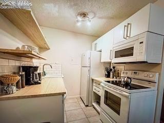 Image 9 of 21: Kitchen