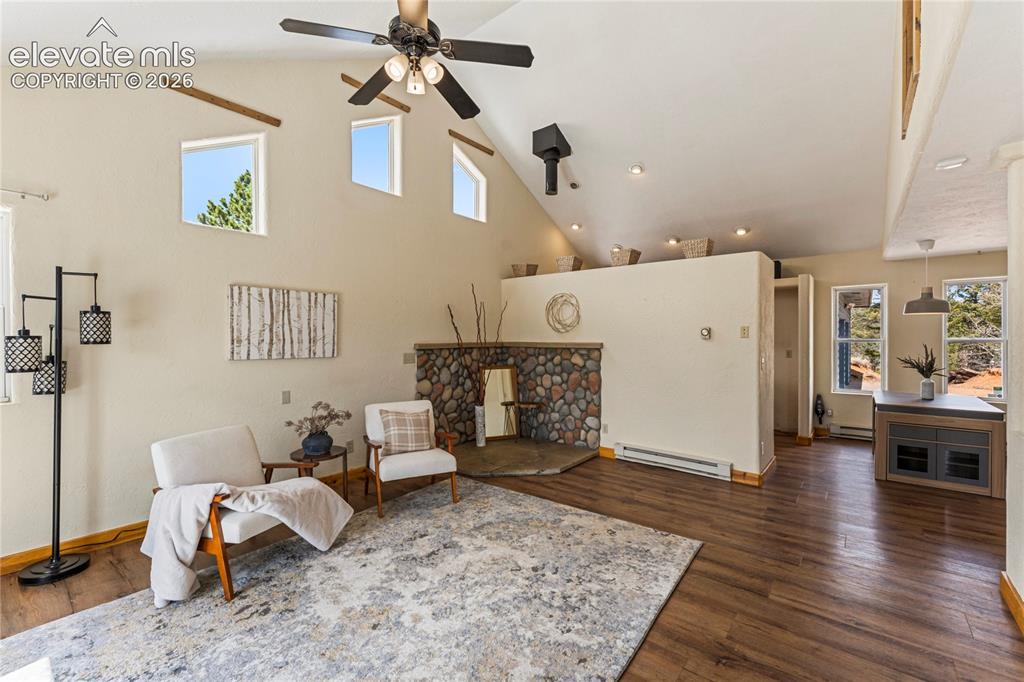Image 10 of 40: Sitting Room
