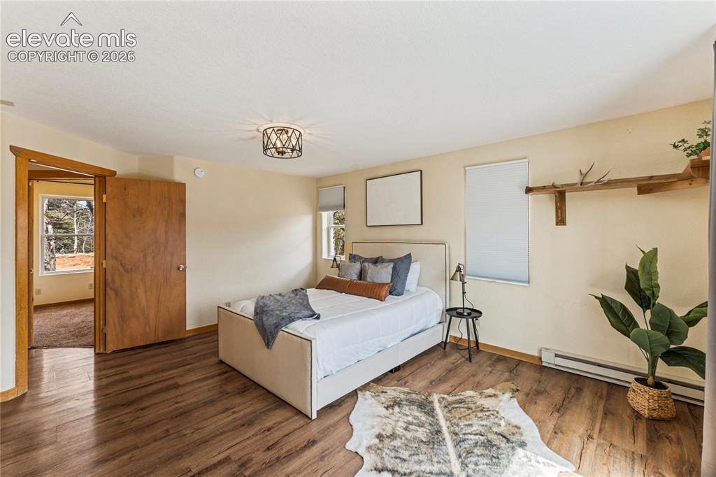 Image 14 of 40: Bedroom