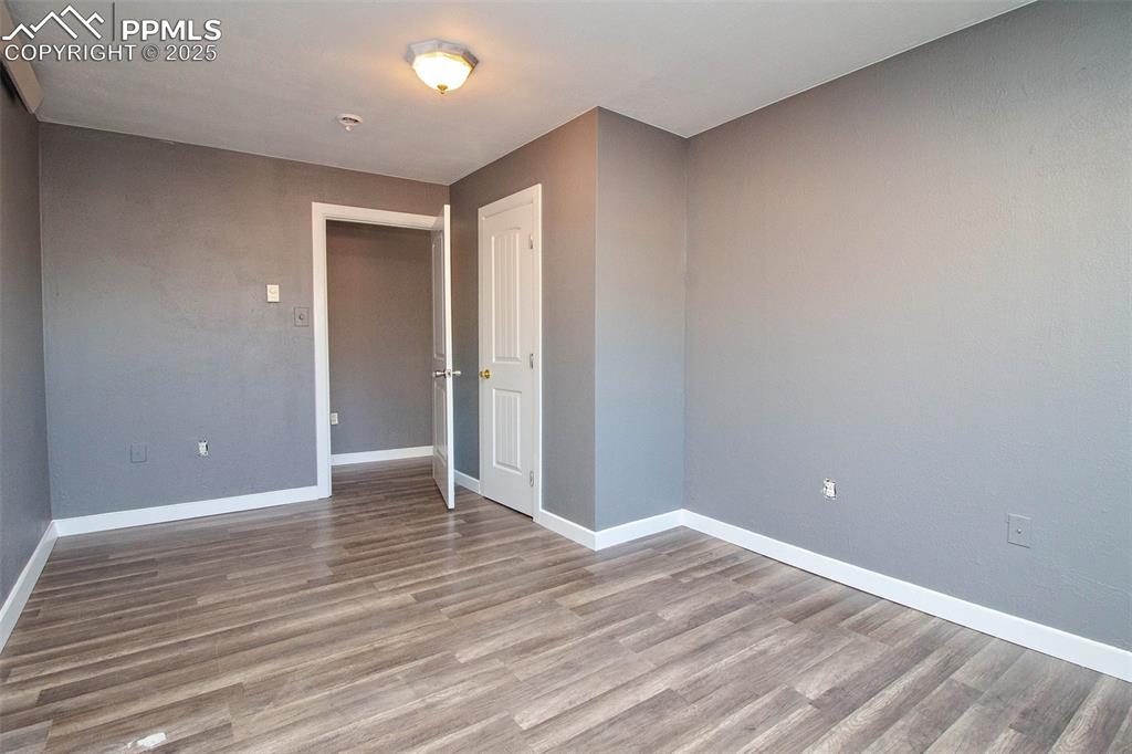 Image 21 of 33: Bedroom