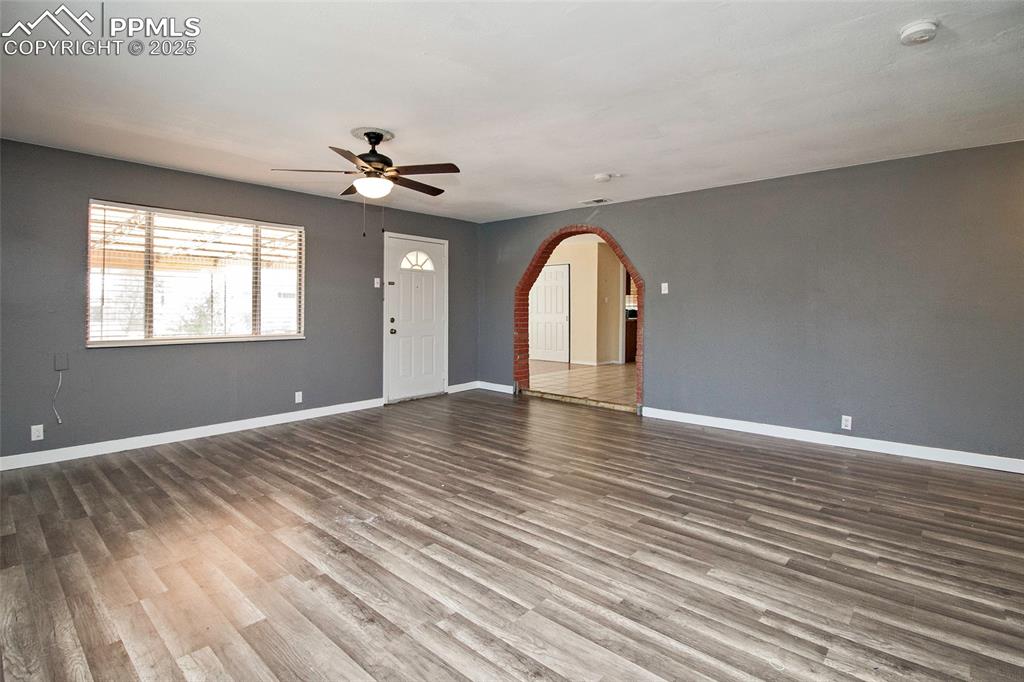 Image 3 of 33: Living Room