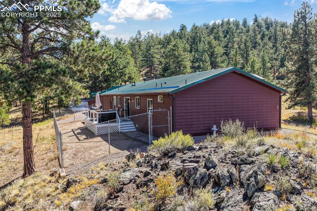 Image 10 of 50: Back of Structure