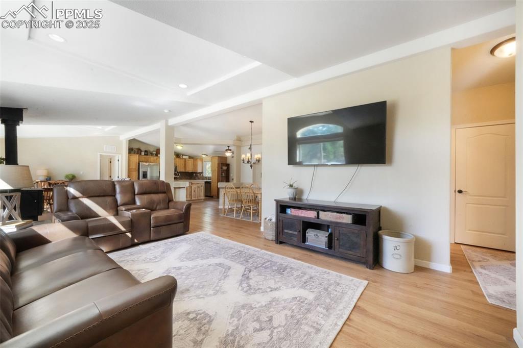 Image 21 of 50: Living Room