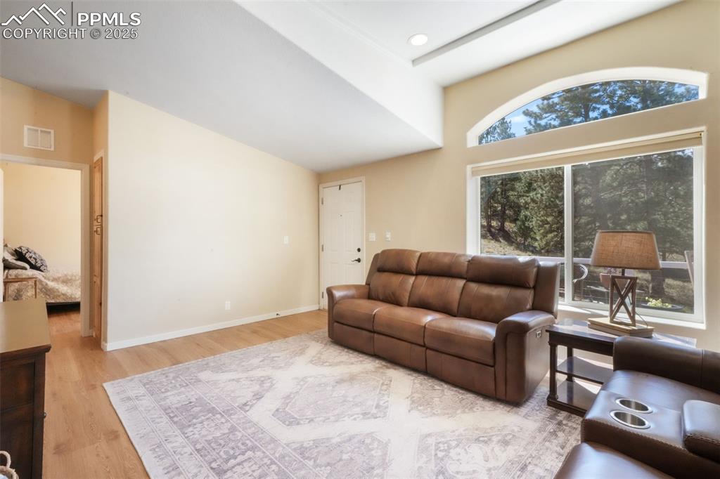 Image 24 of 50: Living Room