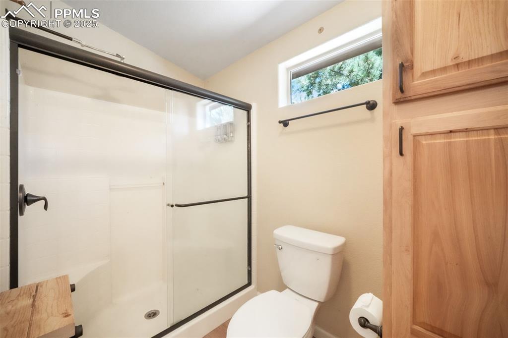 Image 40 of 50: Bathroom