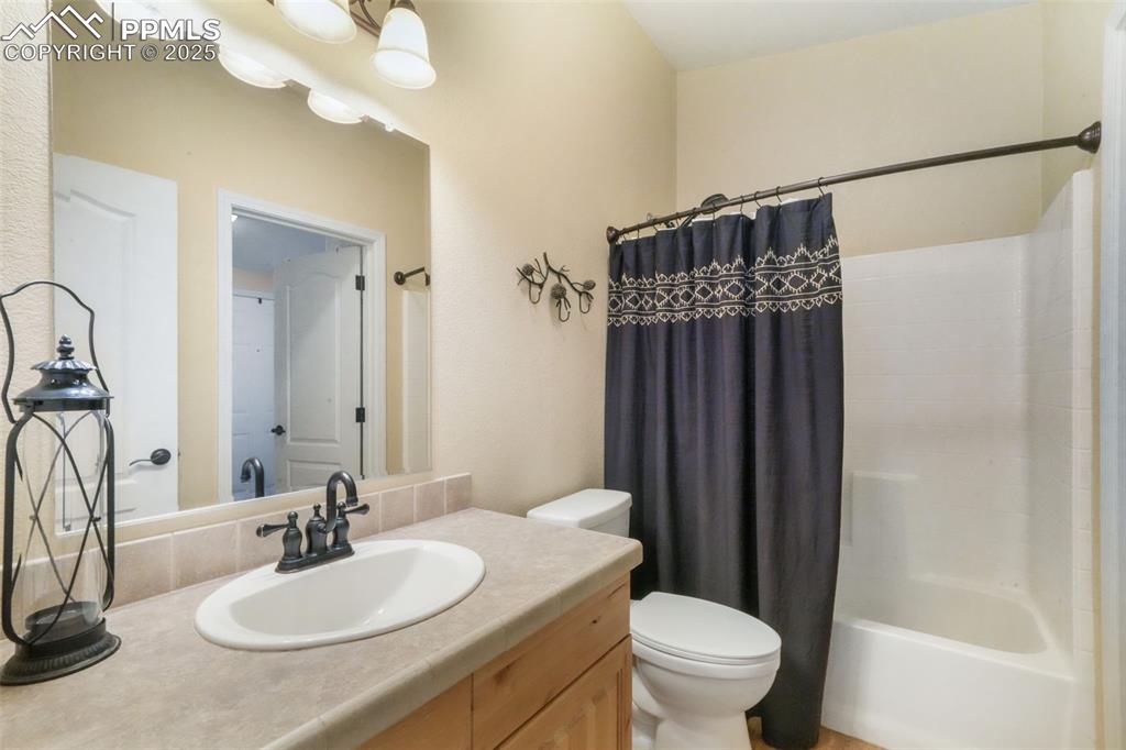 Image 43 of 50: Bathroom