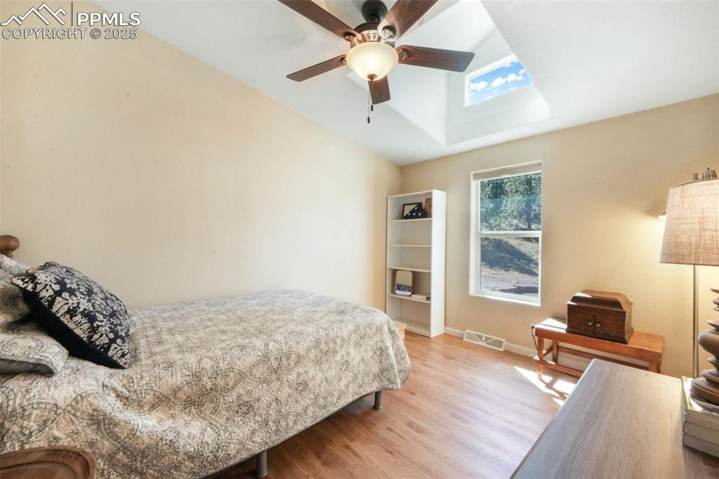 Image 44 of 50: Bedroom