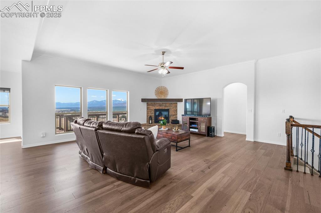Image 12 of 44: Living Room