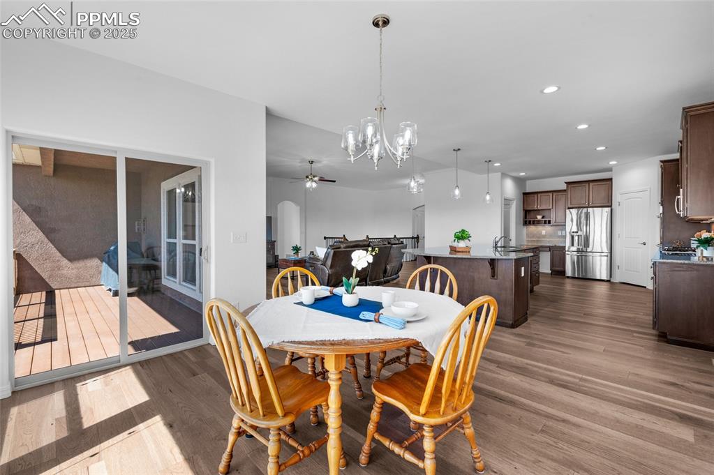 Image 14 of 44: Dining Area