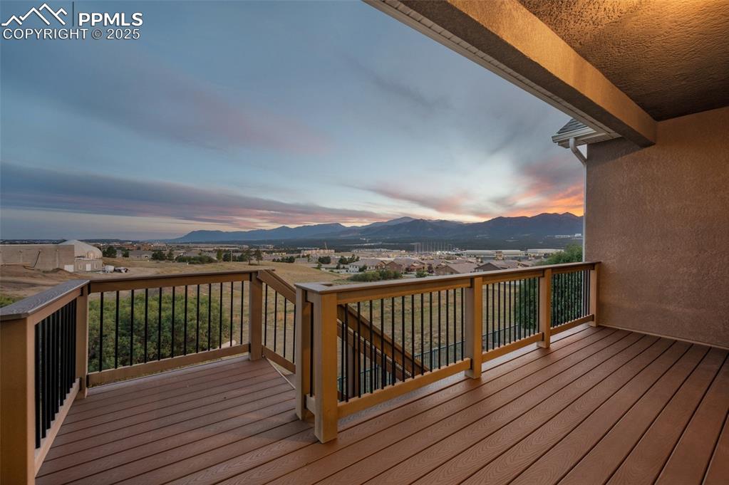 Image 17 of 44: Deck