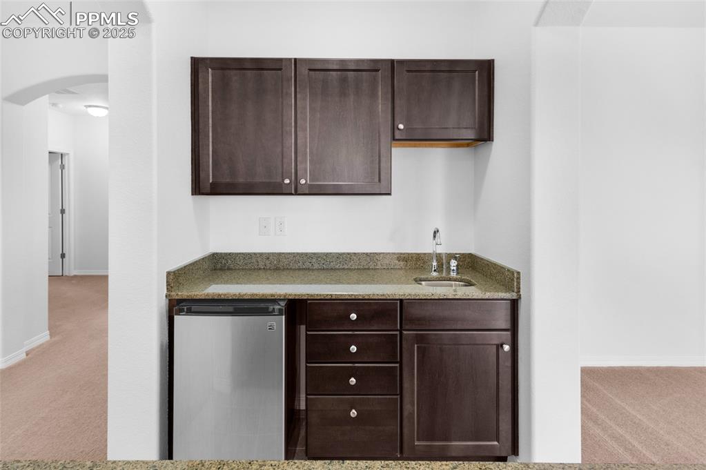 Image 32 of 44: Kitchen