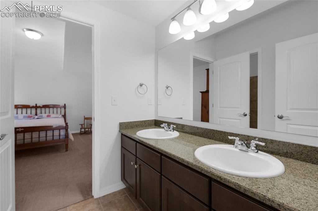 Image 36 of 44: Bathroom
