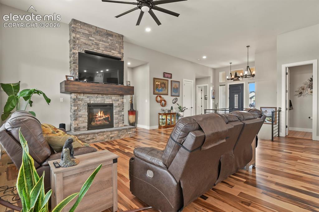 Image 16 of 50: Living Room