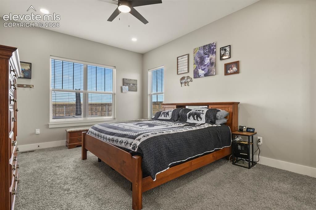 Image 18 of 50: Bedroom