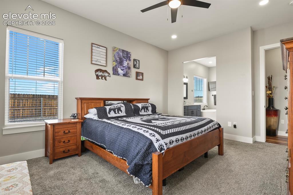 Image 19 of 50: Bedroom