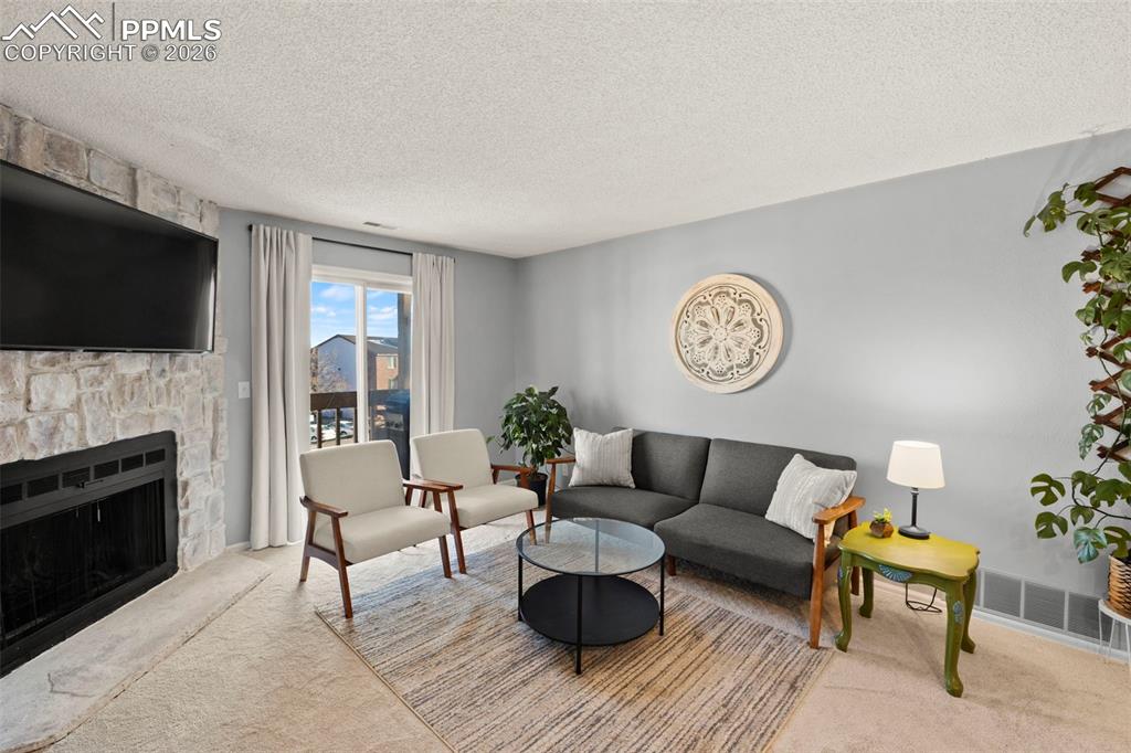 Image 4 of 23: Living Room