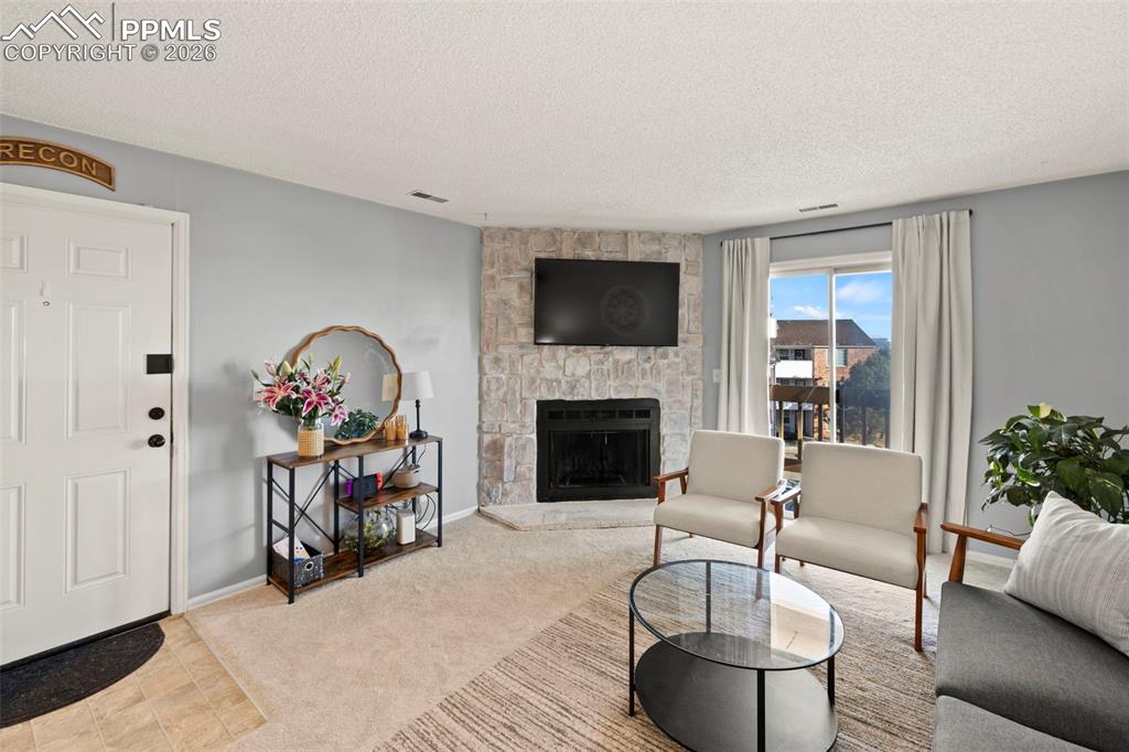 Image 5 of 23: Living Room