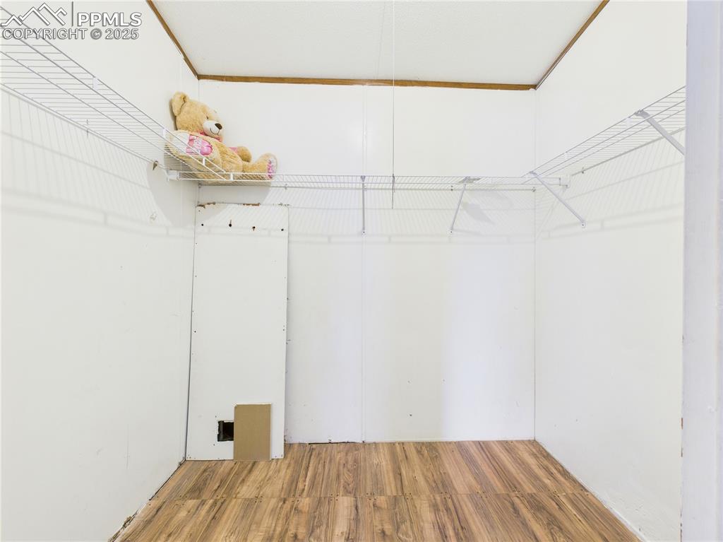 Image 15 of 37: Closet