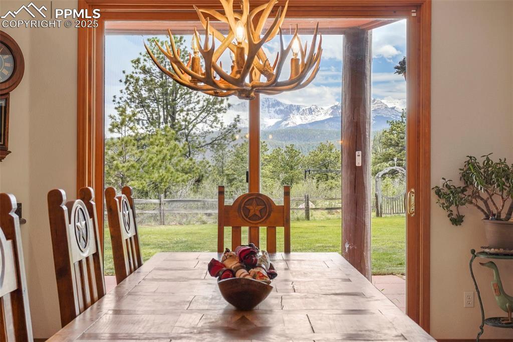Image 10 of 50: Dining Area