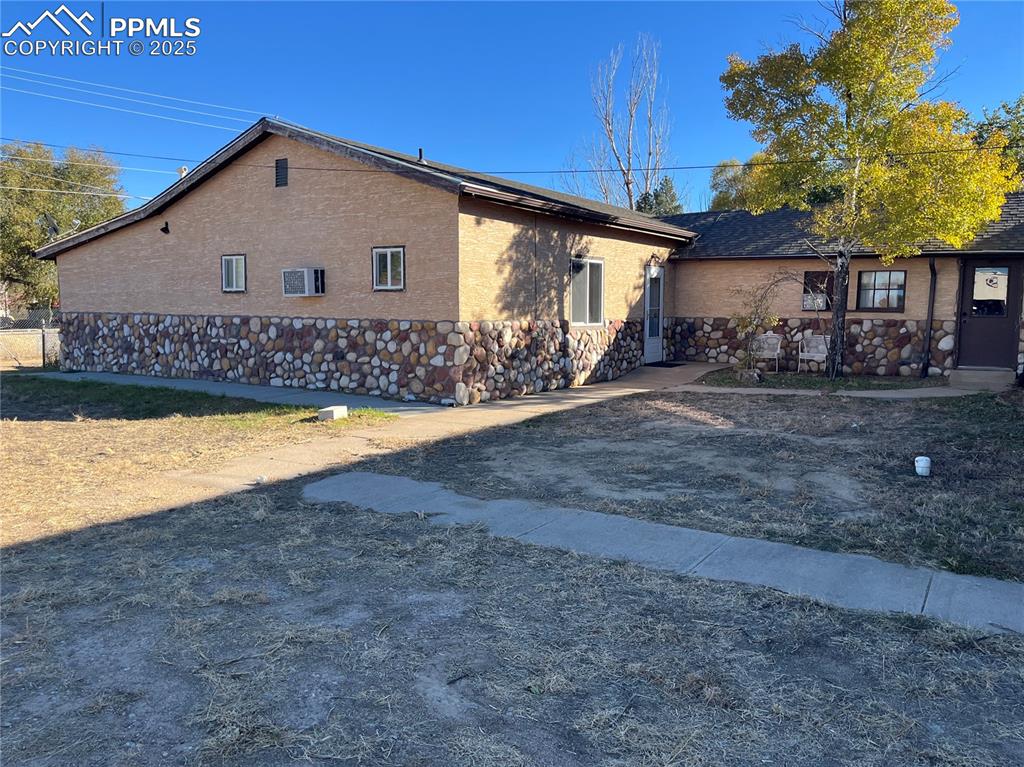 Image 17 of 20: Side of Structure