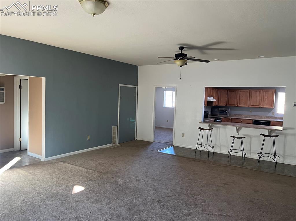 Image 7 of 20: Living Room