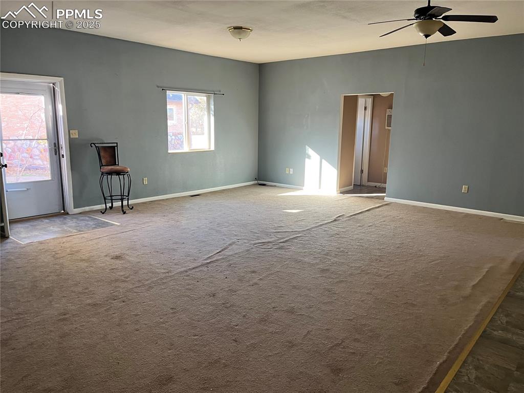 Image 8 of 20: Living Room