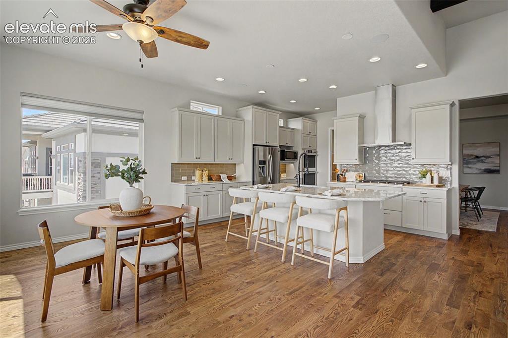 Image 9 of 50: Pleasing and modern kitchen finishes