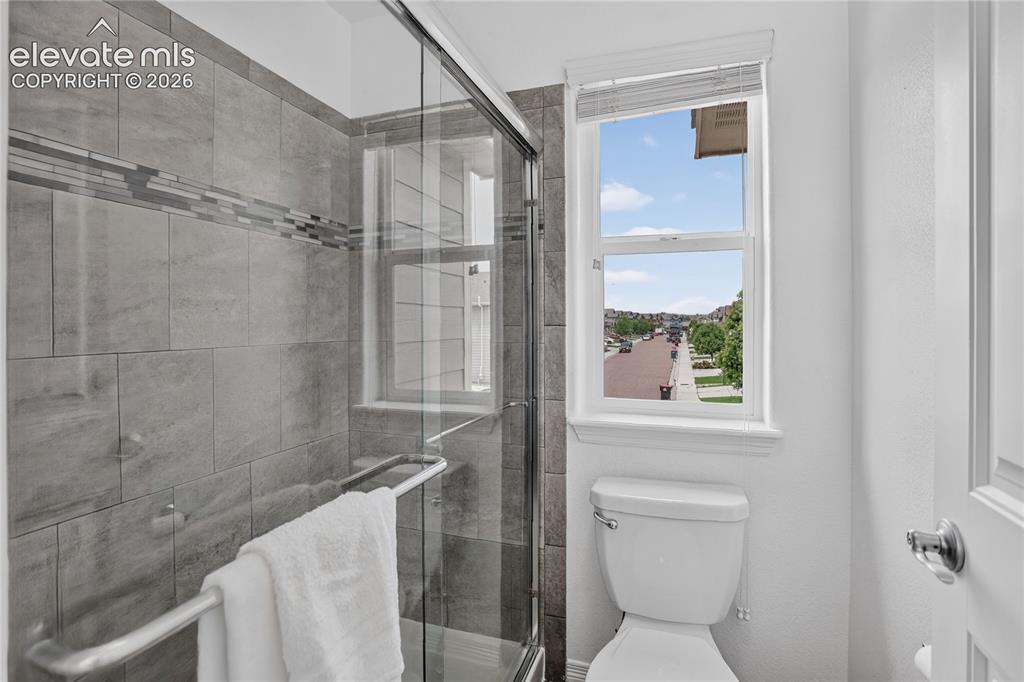 Image 10 of 20: Primary bath