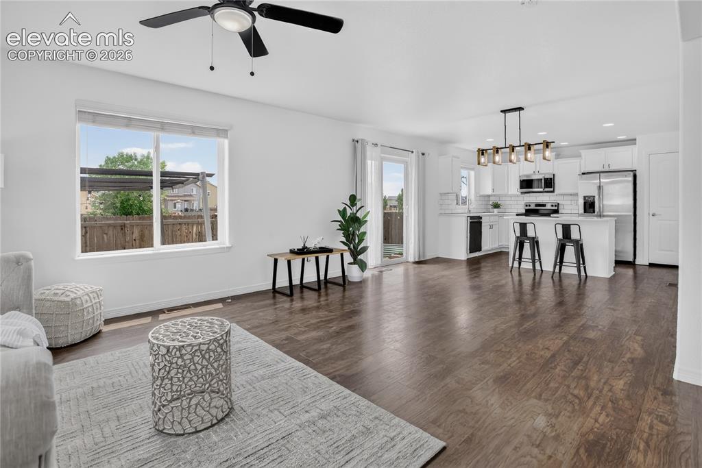 Image 2 of 20: Open concept floorplan