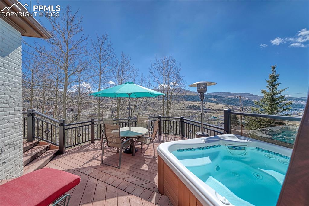 Image 20 of 37: Hot tub included