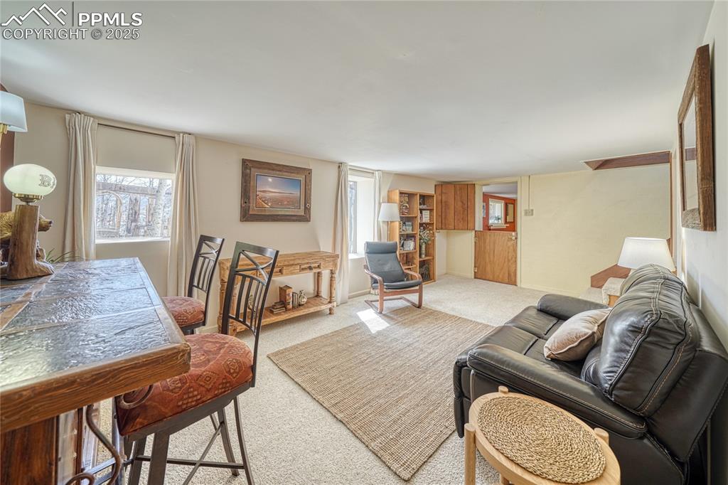 Image 22 of 37: Family Room