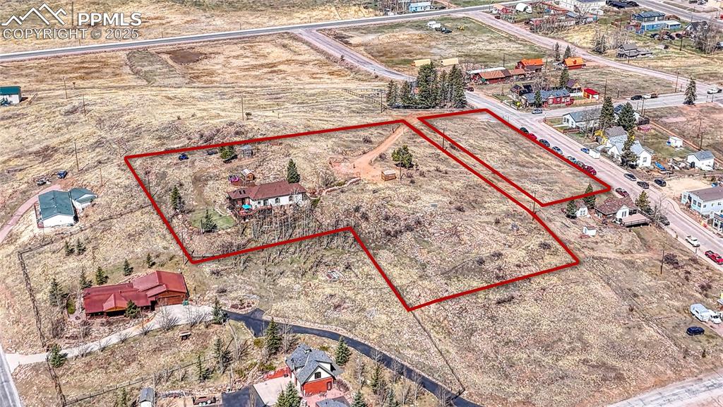 Image 6 of 37: Property Lines are approximate and not a survey.