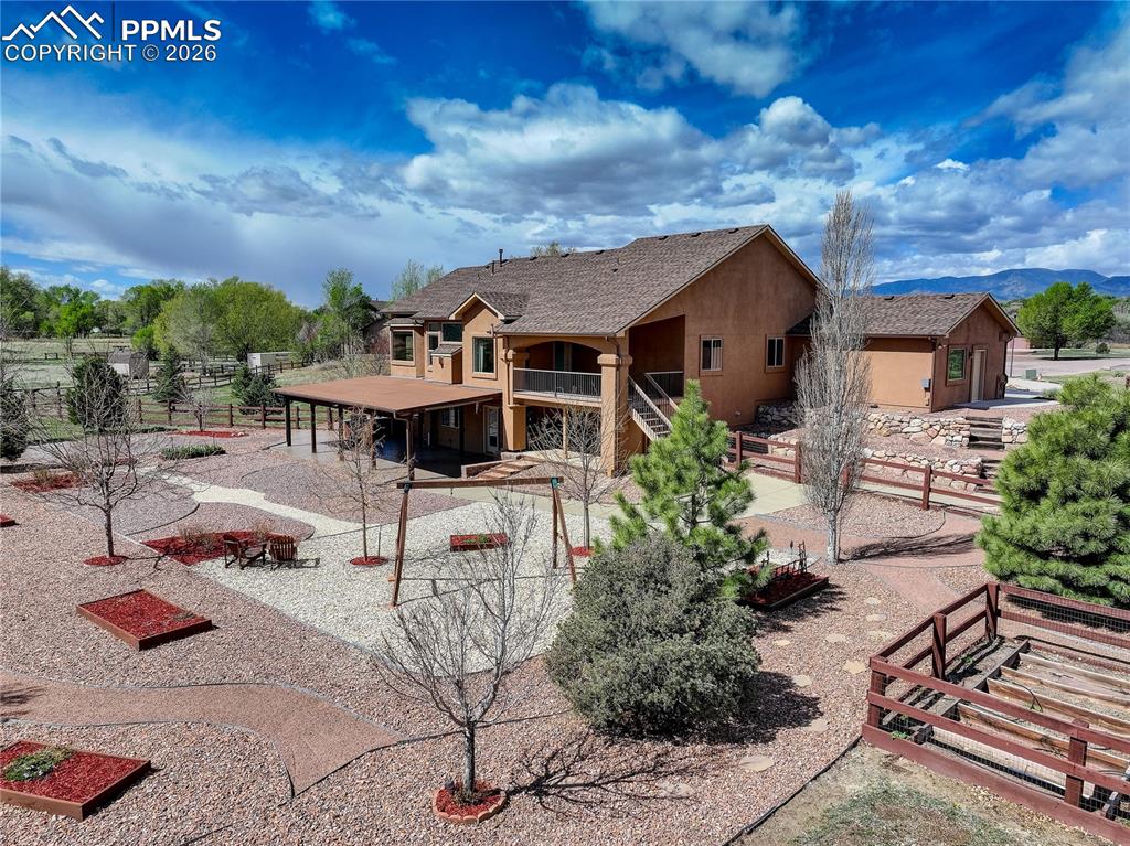 Image 31 of 33: Easy maintenance landscaping