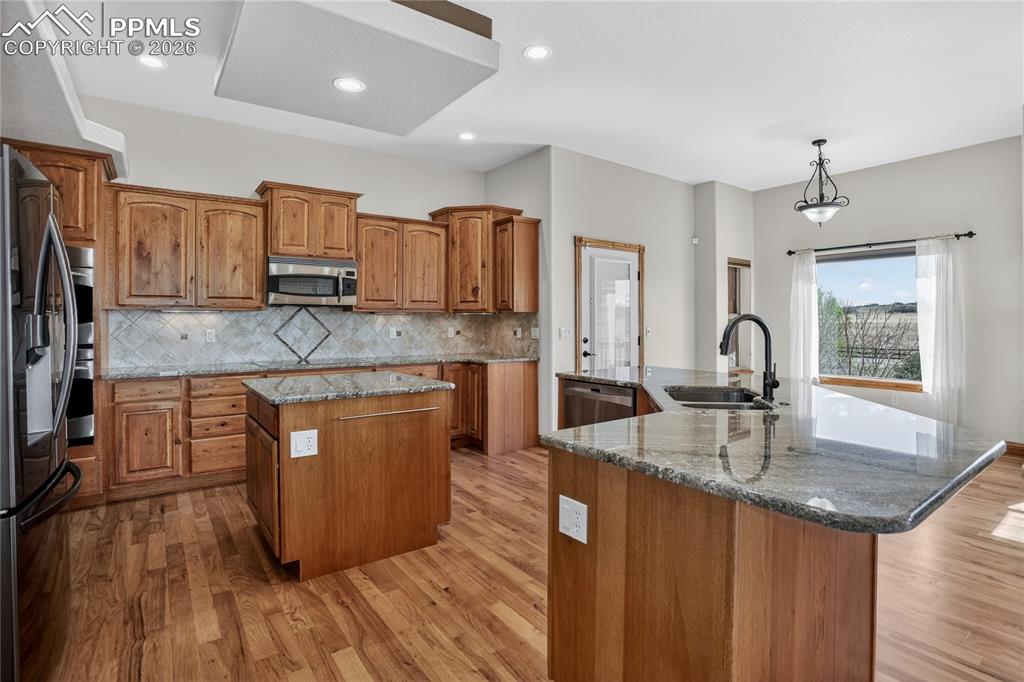 Image 7 of 33: Dual islands with stone counters