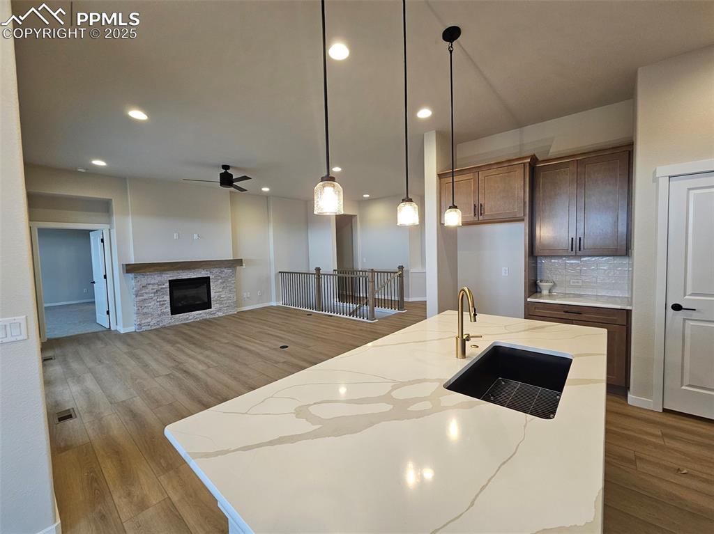 Image 10 of 24: Kitchen