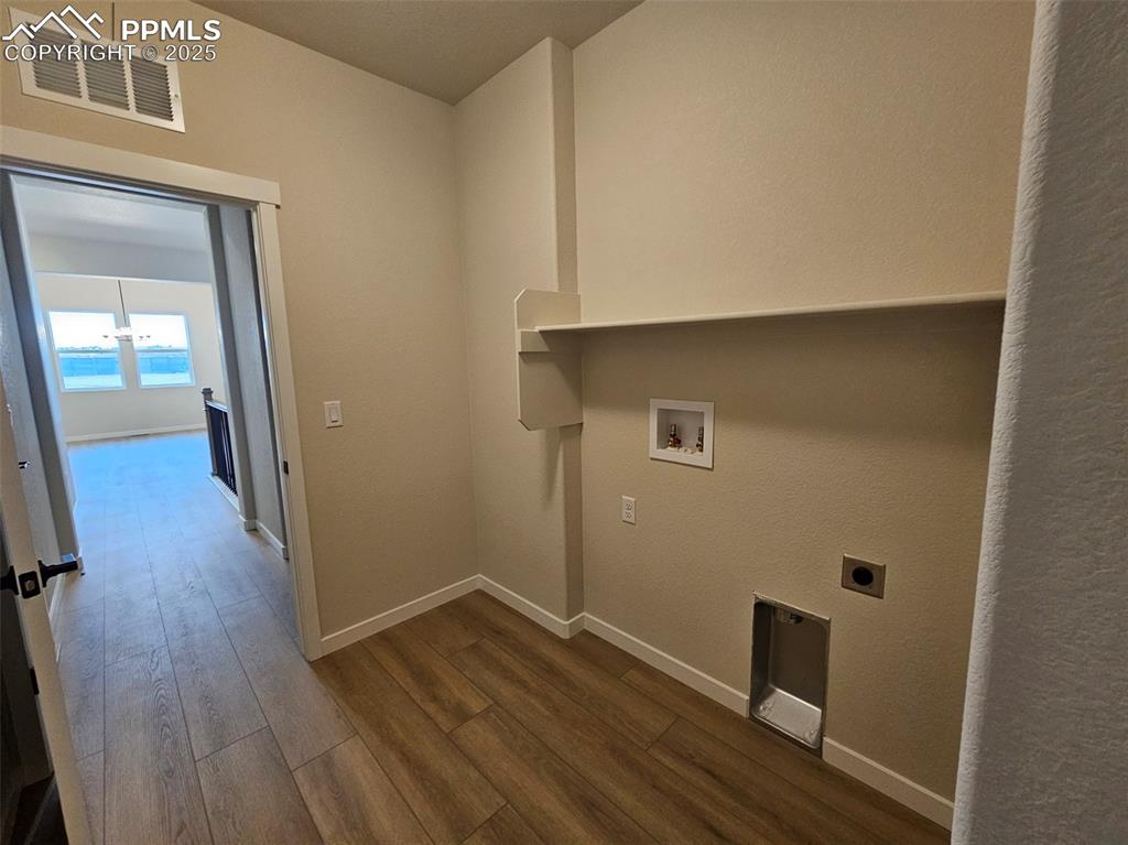 Image 16 of 24: Laundry