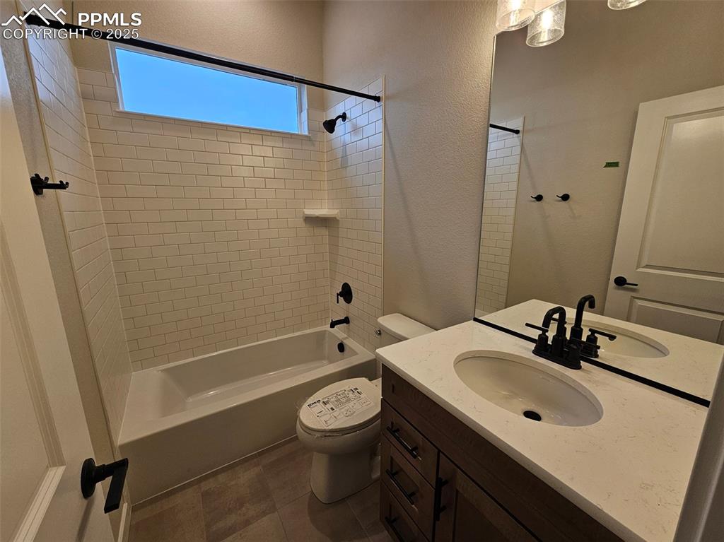 Image 2 of 24: Bathroom