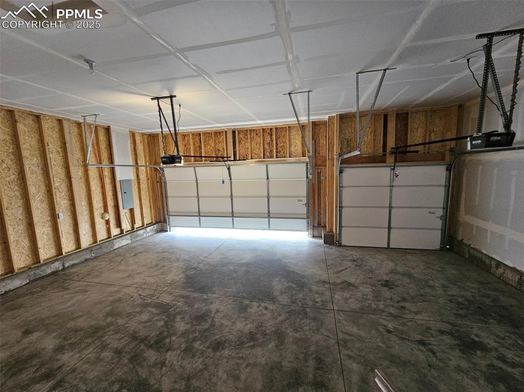 Image 24 of 24: Garage